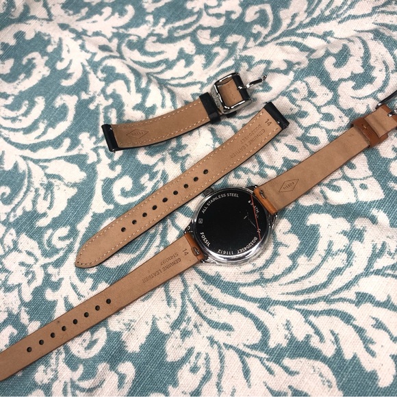 Fossil Watch w/ extra band - Picture 4 of 5